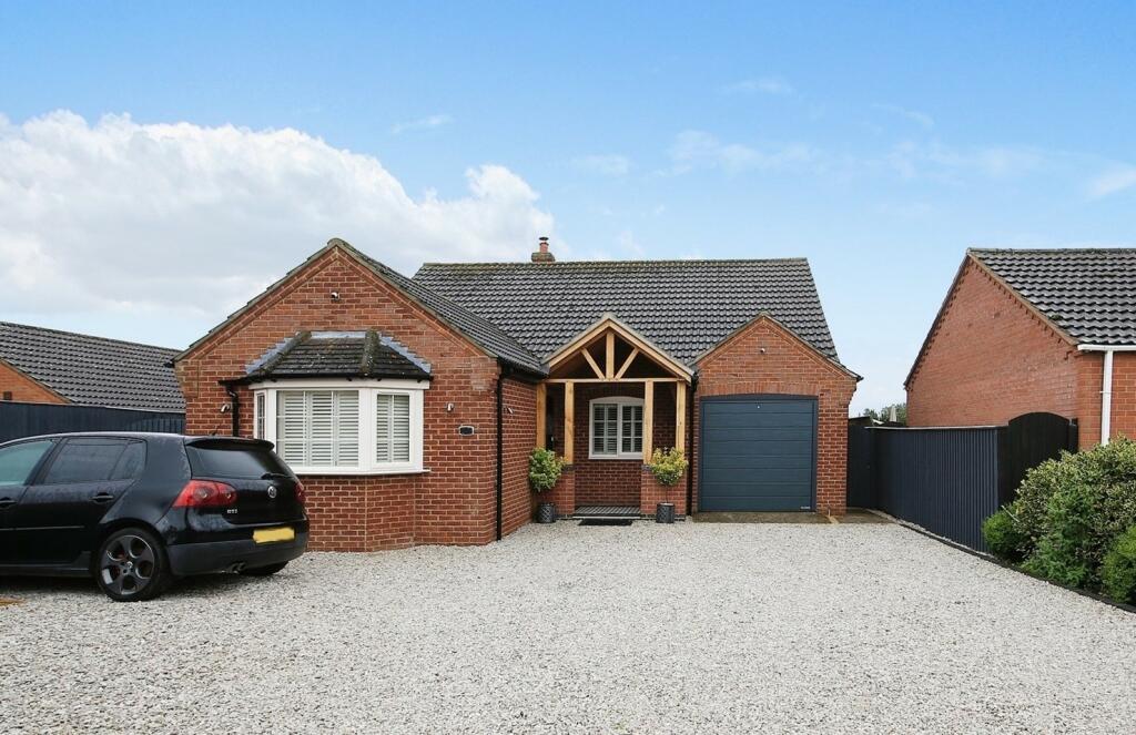 3 bedroom detached bungalow for sale in Broadgate, Whaplode Drove, Spalding, PE12