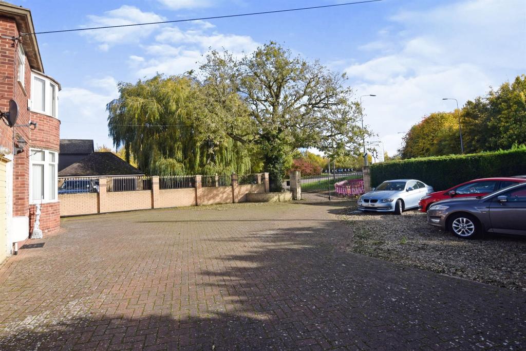 3 bedroom detached house for sale in Folksworth Road, Norman Cross