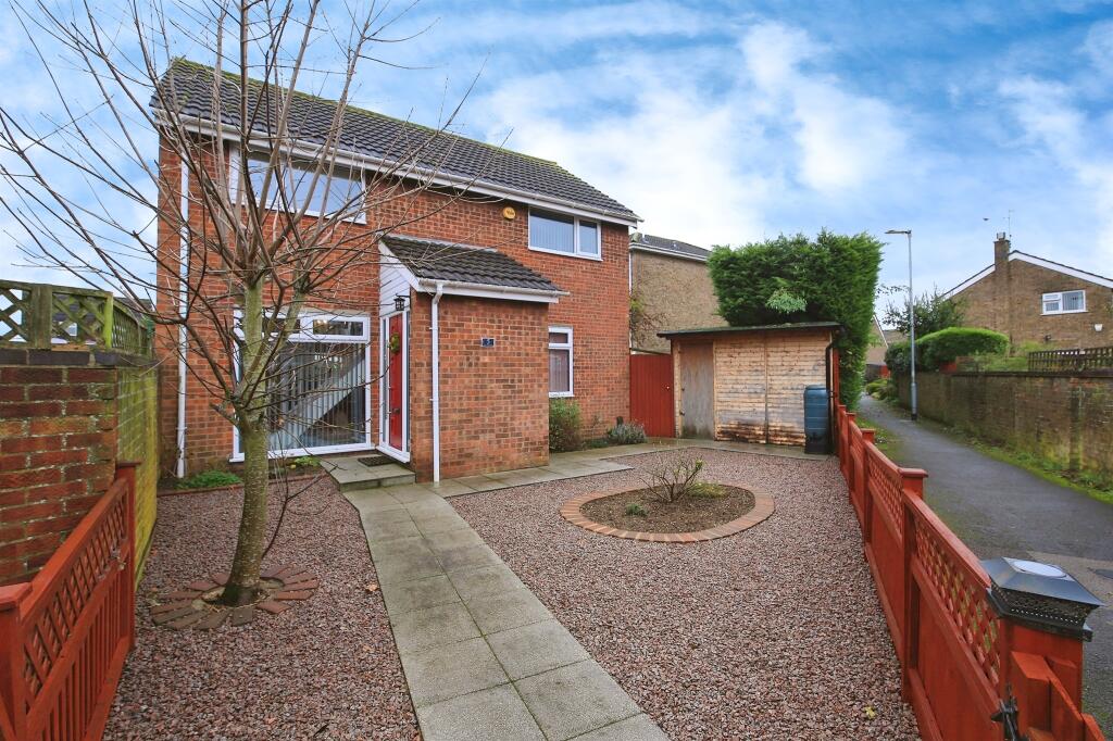 3 bedroom detached house for sale in Owl End Walk, Yaxley, Peterborough, PE7