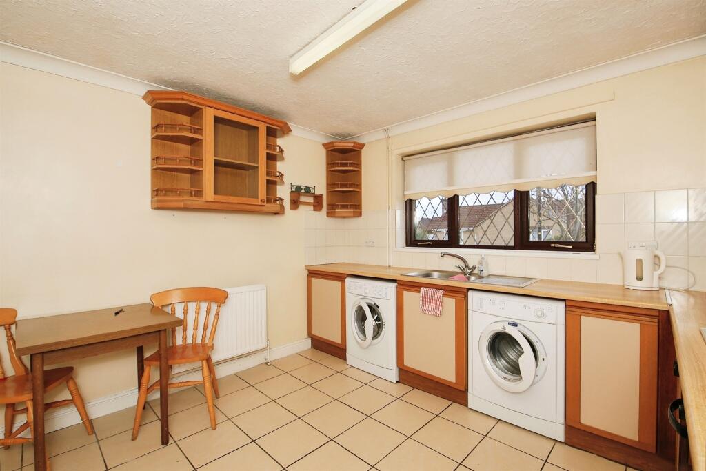 2 bedroom detached bungalow for sale in Field Rise, Yaxley, Peterborough, PE7