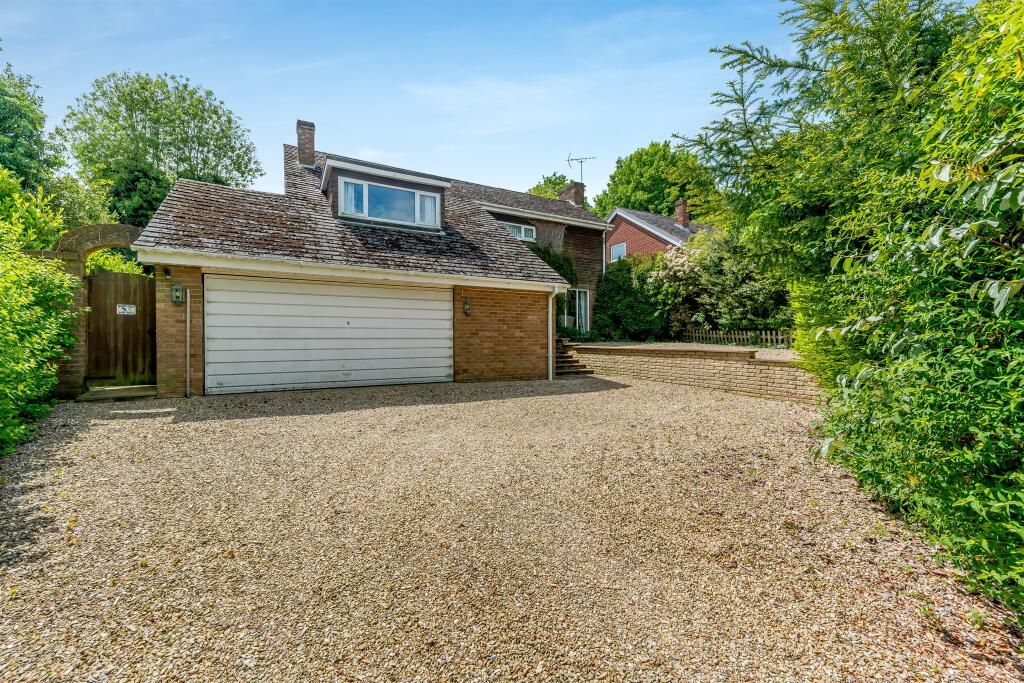 4 bedroom detached house for sale in Kirks Close, Greetham, Oakham, LE15