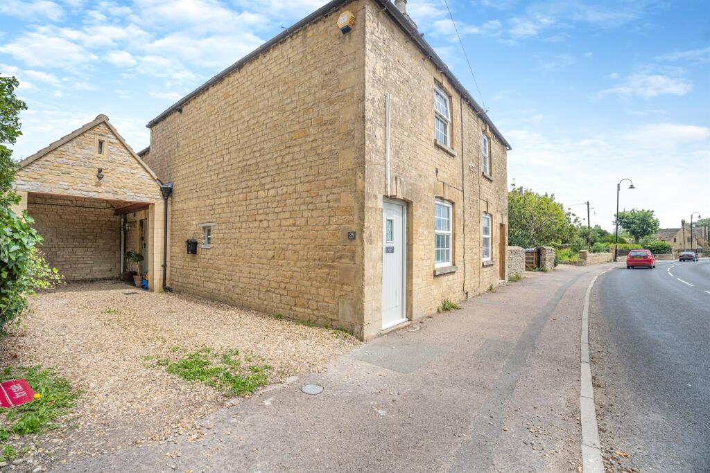 3 bedroom semidetached house for sale in Main Road, Uffington