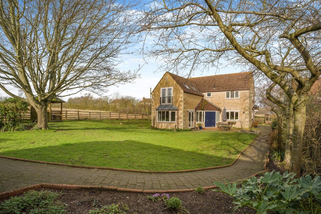 5 bedroom detached house for sale in Bull Brigg Lane, Whitwell, Oakham