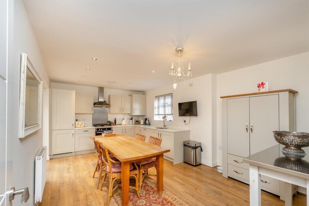 4 bedroom detached house for sale in Sissons Close, Barnack, Stamford, PE9