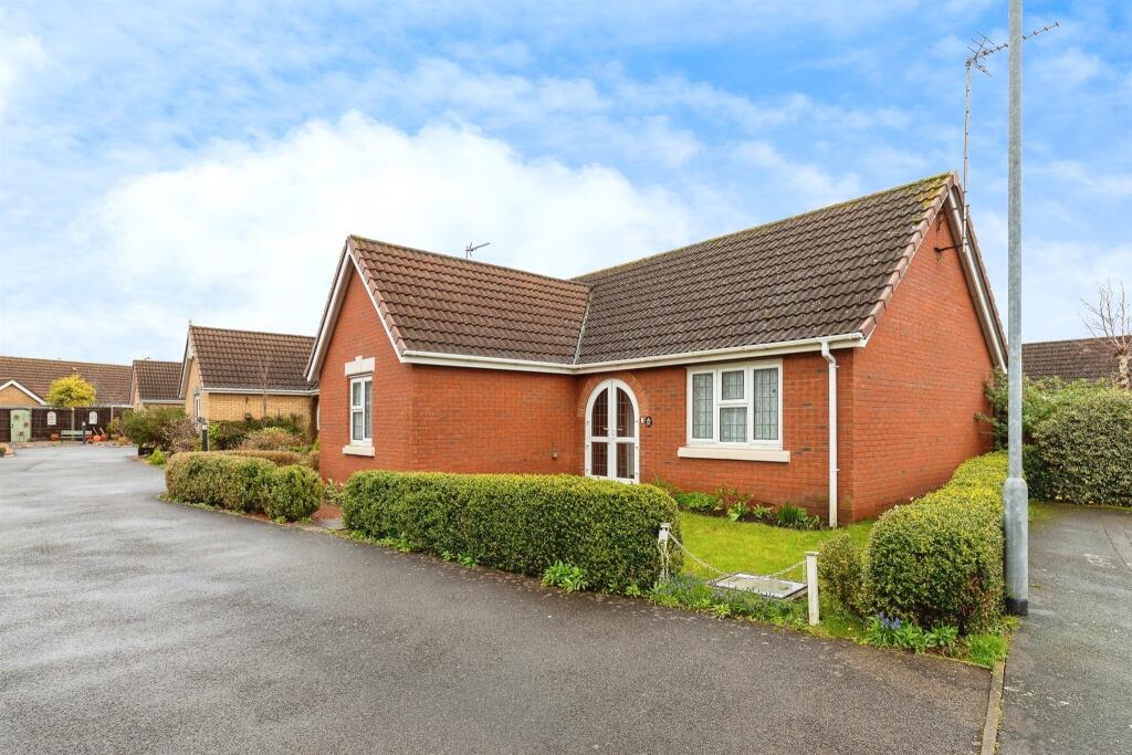 2 bedroom detached bungalow for sale in Landau Way, March, PE15
