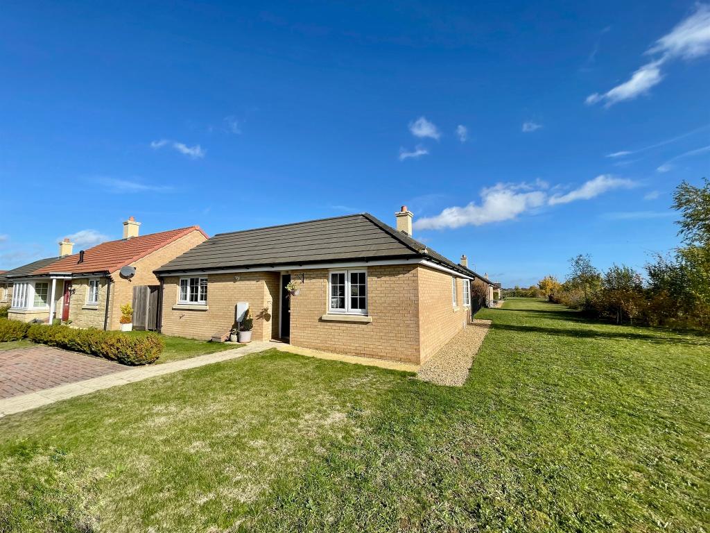 2 bedroom detached bungalow for sale in Mayfield Gardens, Baston
