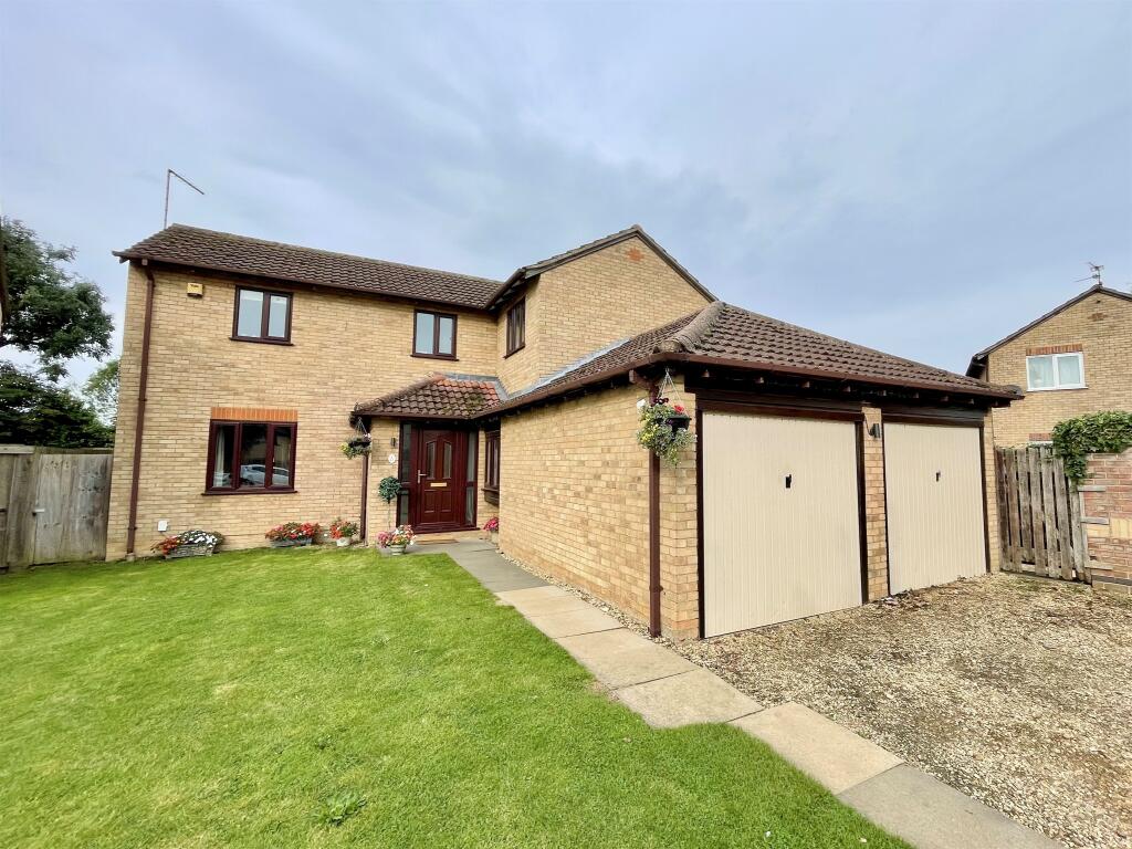 4 bedroom detached house for sale in Chestnut Way, Market Deeping