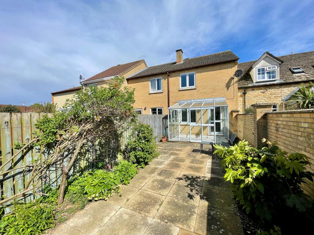 2 bedroom terraced house for sale in Dixons Road, Market Deeping