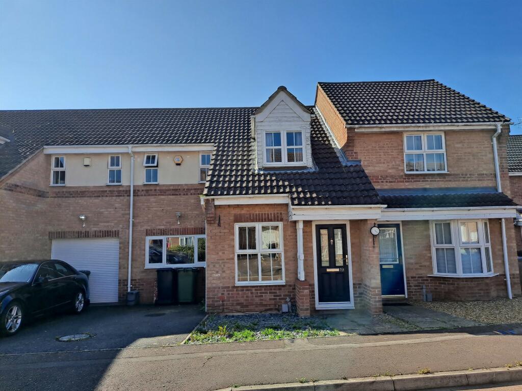3 bedroom terraced house for sale in Jasmine Court, Orton Goldhay, Peterborough, PE2