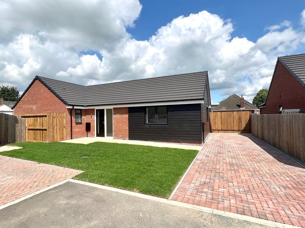 3 bedroom detached bungalow for sale in Spire View, Whittlesey