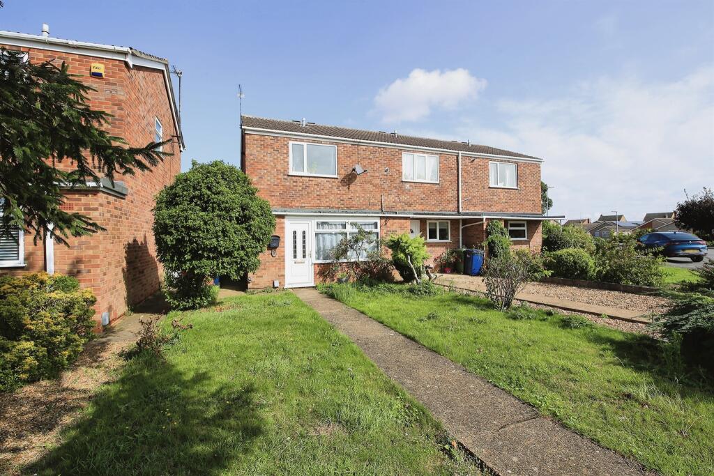 2 bedroom terraced house for sale in Bellmans Road, Whittlesey