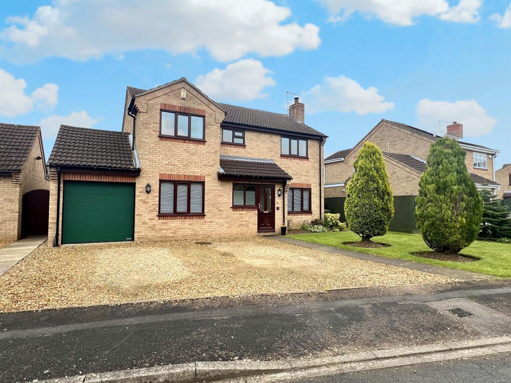 4 bedroom detached house for sale in Oldeamere Way, Whittlesey