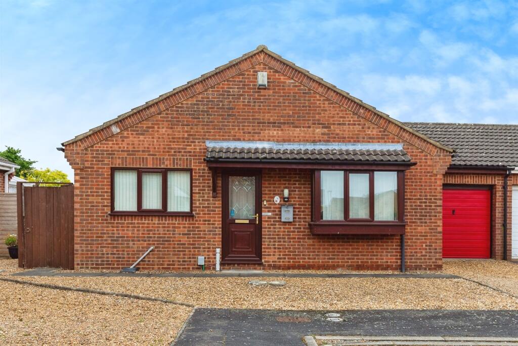 2 bedroom detached bungalow for sale in Mountbatten Way, Whittlesey