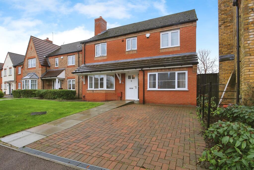 4 bedroom detached house for sale in Bowker Way, Whittlesey