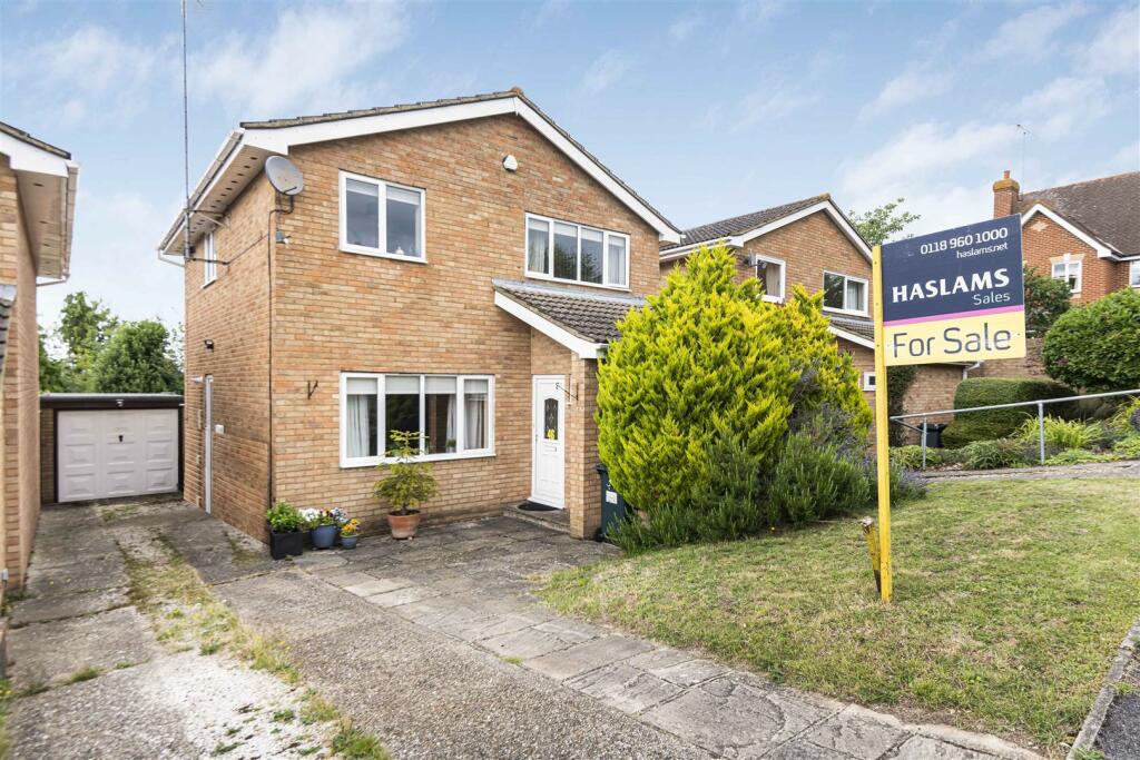 4 bedroom detached house for sale in Calder Close, Tilehurst, Reading, RG30