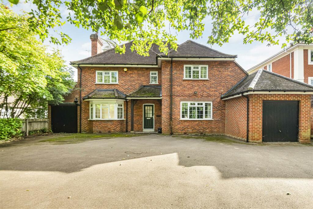 4 bedroom detached house for sale in London Road, Reading, RG1