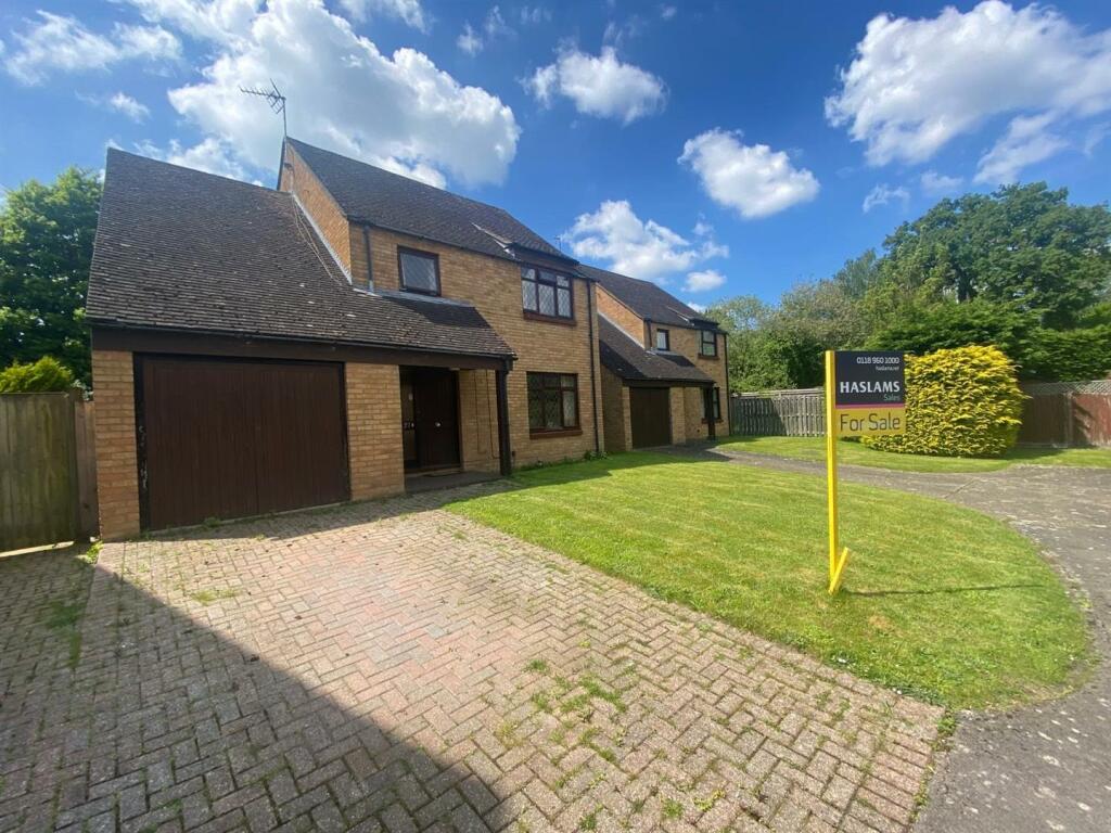 4 bedroom detached house for sale in Millers Grove, Calcot, Reading, RG31