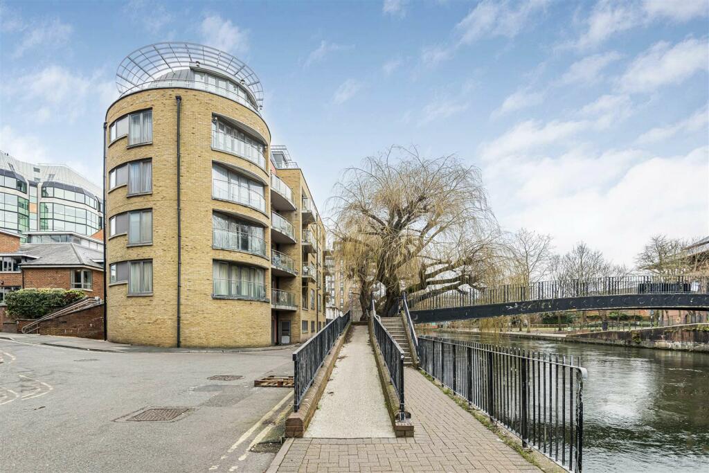 2 bedroom apartment for sale in Oyster Wharf, Crane Wharf, Reading, RG1