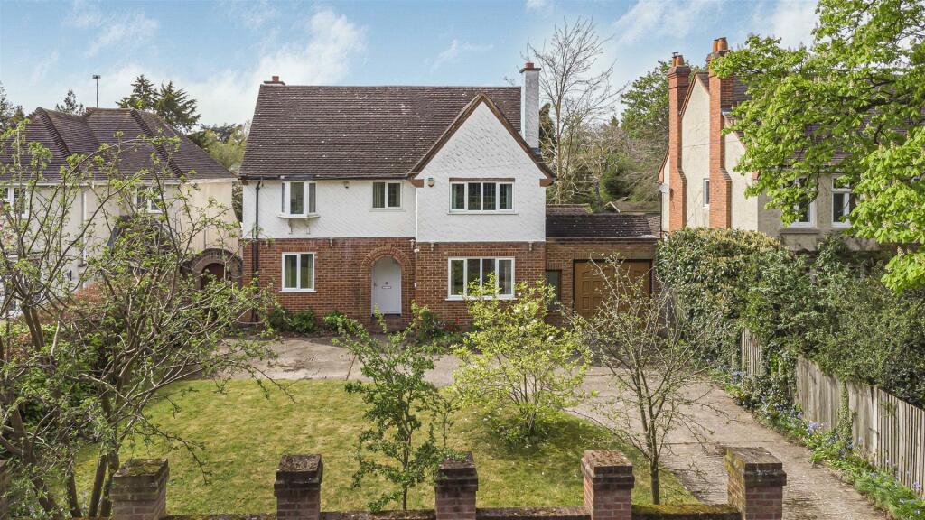 4 bedroom detached house for sale in Shinfield Road, Reading, RG2 7DA, RG2