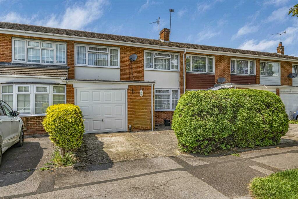 3 bedroom terraced house for sale in Hardwick Road, Tilehurst, Reading
