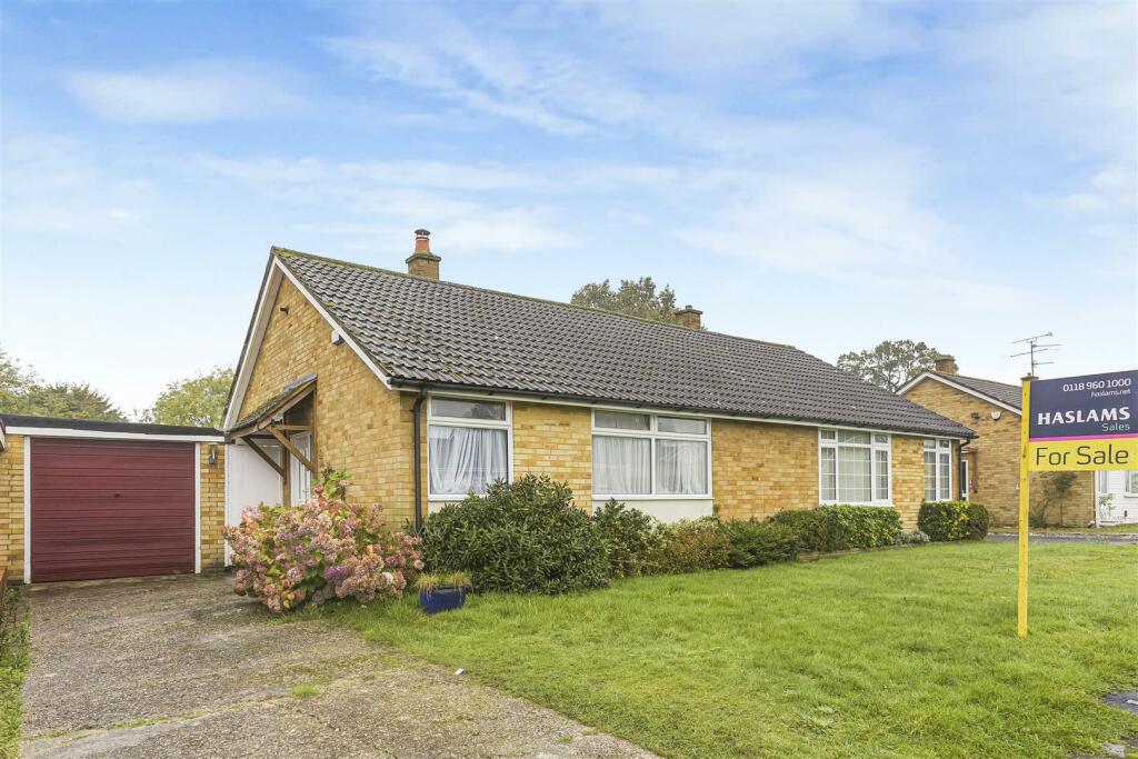 2 bedroom semidetached bungalow for sale in Stoneham Close, Tilehurst