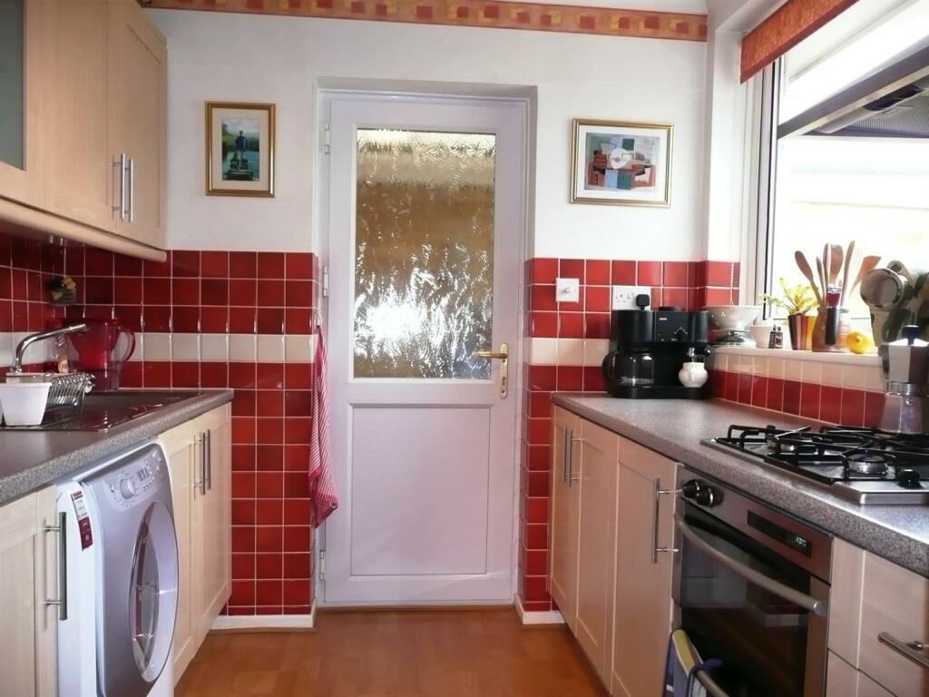 2 bedroom semidetached bungalow for sale in Stoneham Close, Tilehurst