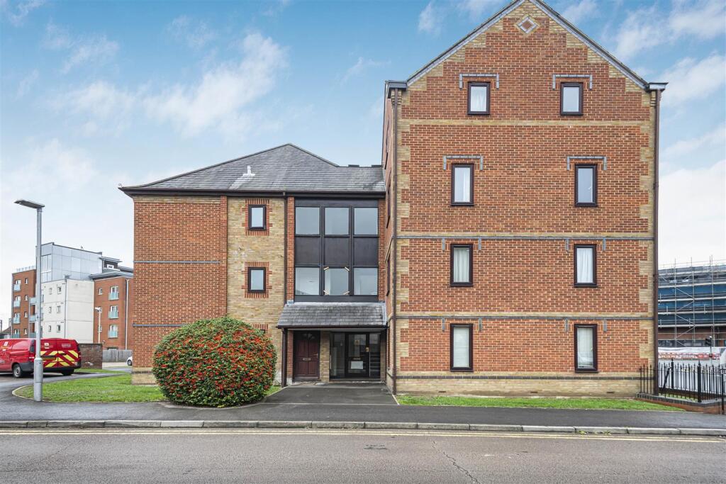 Main image of property: Regent Court, Reading, RG1