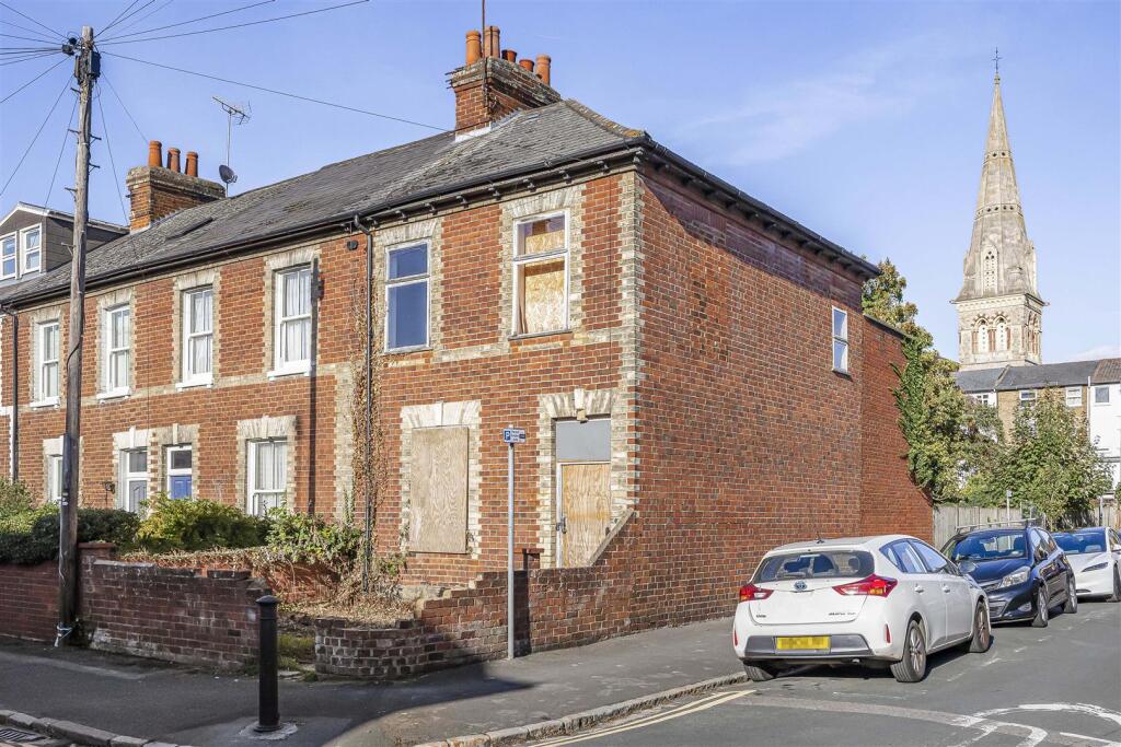 Main image of property: The Grove, Reading