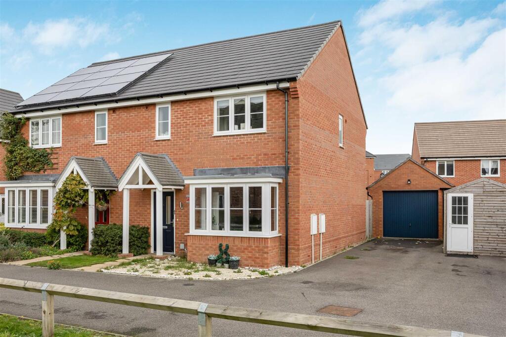 Main image of property: Floyer Grove, Shinfield, Reading