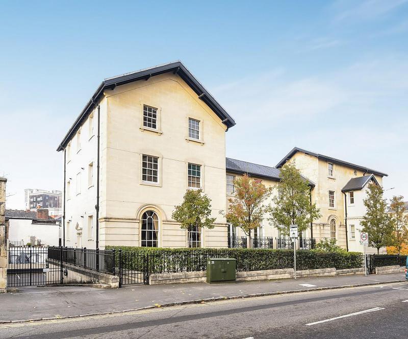 Main image of property: Kings Road, Reading, RG1