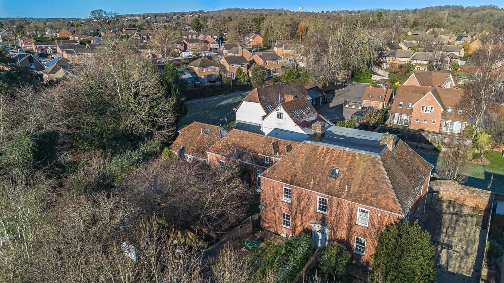Main image of property: Calcot Place, Low Lane, Calcot, Reading