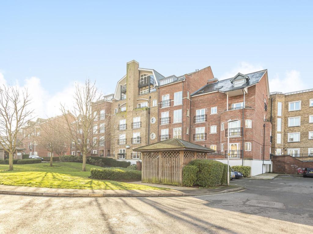 2 bedroom apartment for sale in Aveley House, Iliffe Close, Reading, RG1