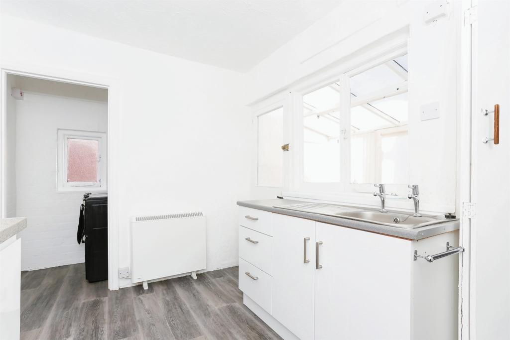 3 bedroom semidetached house for sale in Kenilworth Road, Balsall