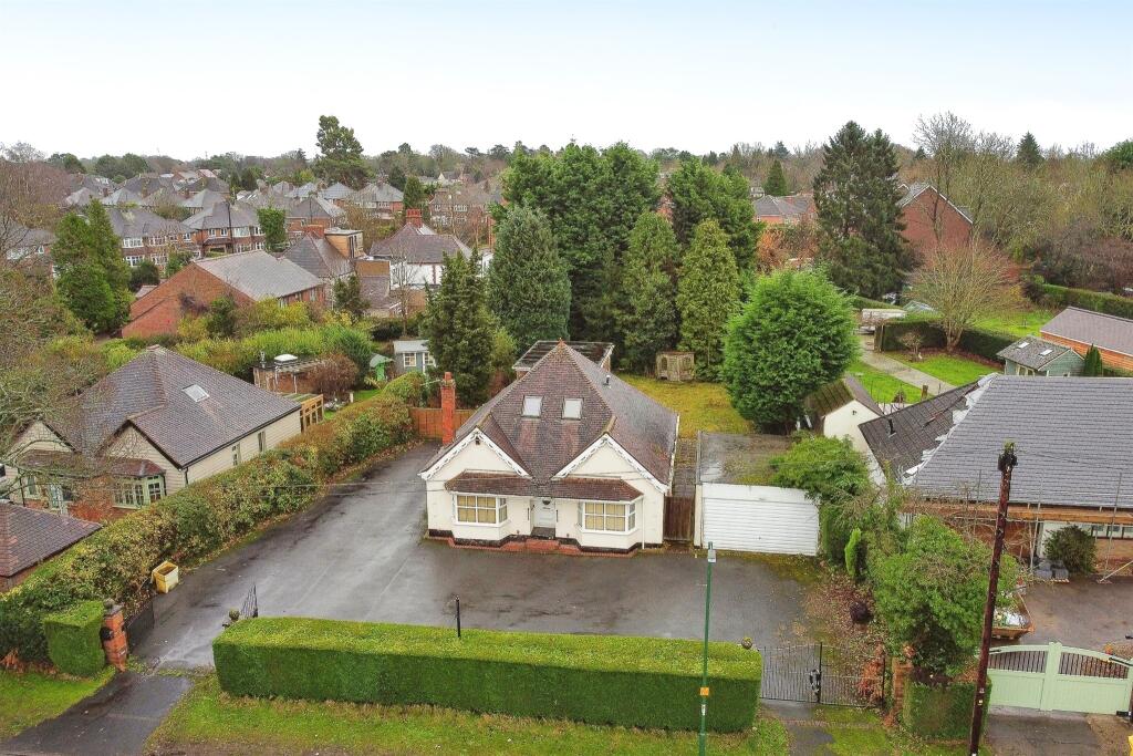 3 bedroom detached bungalow for sale in Gipsy Lane, Balsall Common