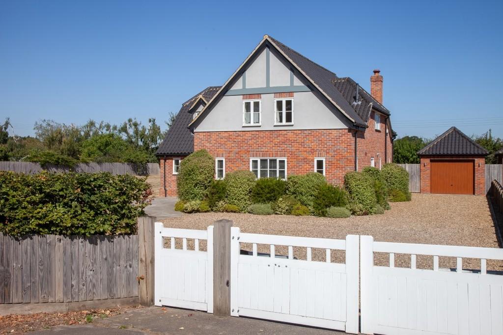 4 bedroom detached house for sale in Hethersett, NR9