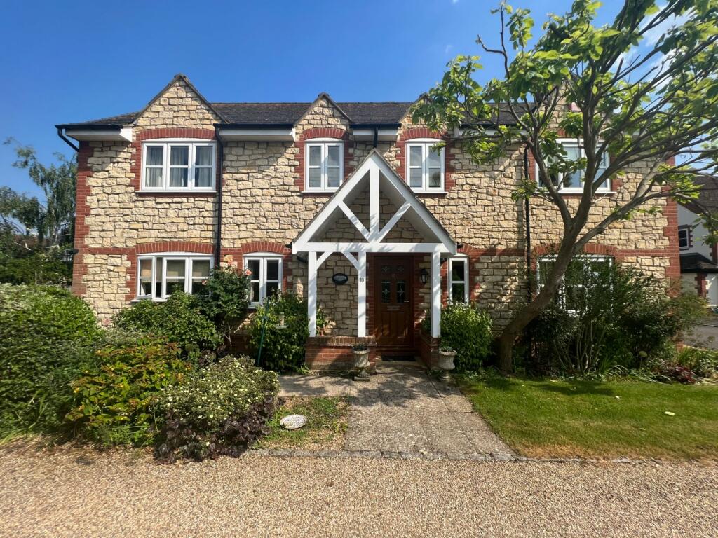 5 bedroom detached house for sale in Ock Meadow, Stanford in the Vale
