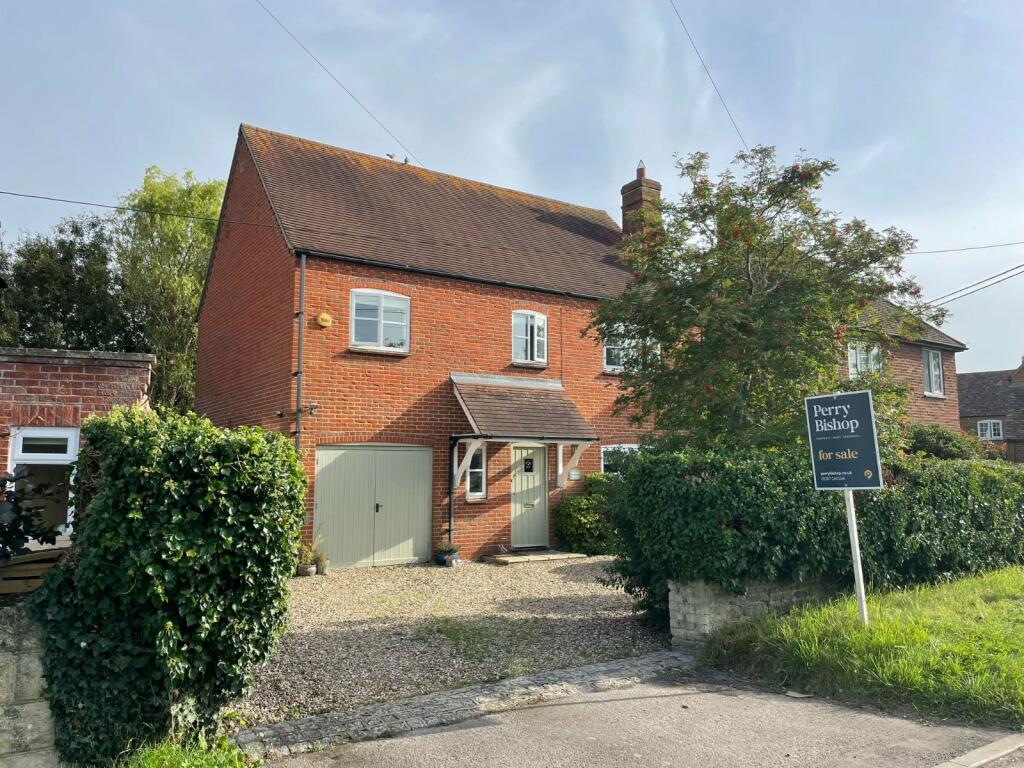 4 bedroom detached house for sale in High Street, Stanford in the Vale