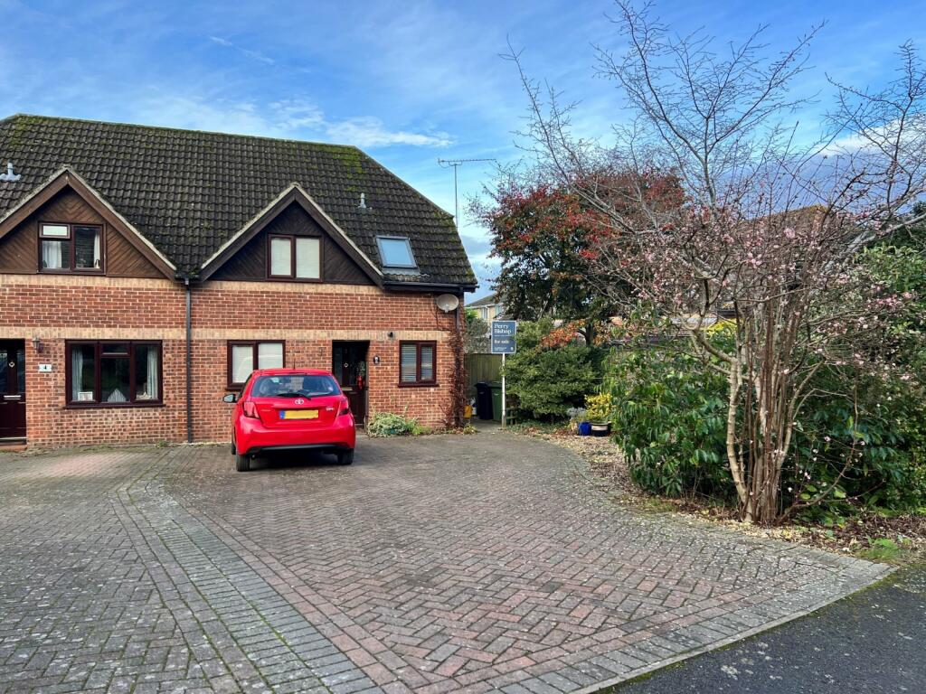 3 bedroom semidetached house for sale in Ash Close, Faringdon