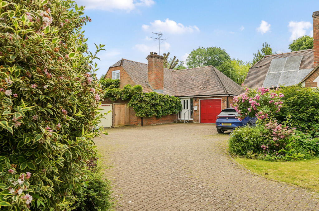 4 bedroom detached house for sale in Woodview, Faringdon, Oxfordshire, SN7