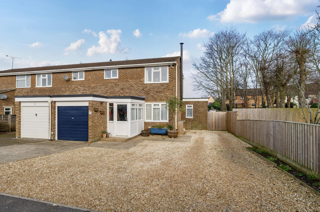 Main image of property: Cedar Road, Faringdon, Oxfordshire, SN7