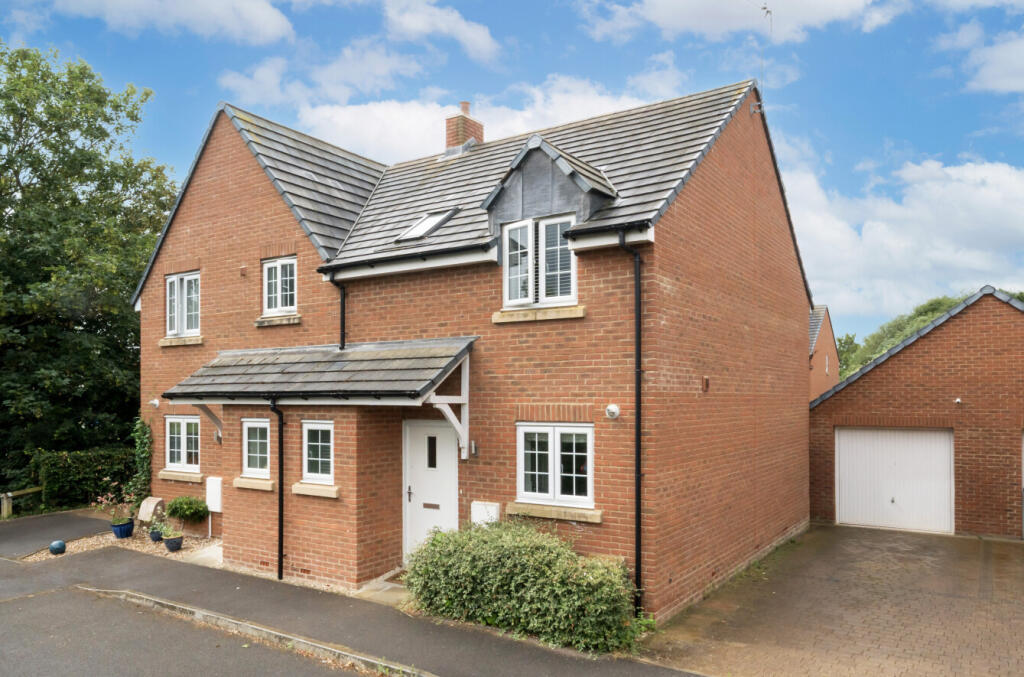 Main image of property: Queen's Crescent, Shrivenham, Swindon, Oxfordshire, SN6