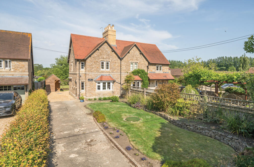 Main image of property: Ladman Villas, Littleworth, Faringdon, Oxfordshire, SN7