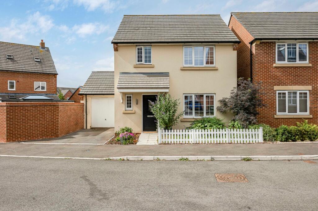 Main image of property: Pearce Drive, Faringdon, Oxfordshire, SN7