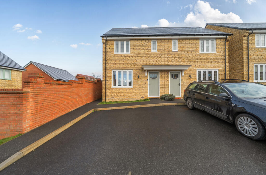 Main image of property: Luckett Close, Faringdon, Oxfordshire, SN7