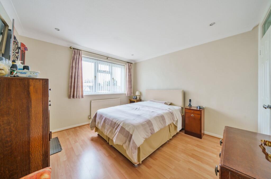 3 bedroom detached house for sale in Laurel Drive, Southmoor, Abingdon