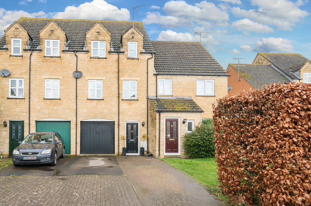 3 bedroom terraced house for sale in Perrinsfield, Lechlade