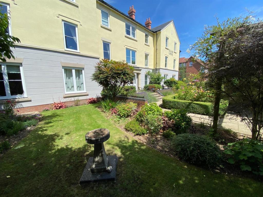 1 bedroom retirement property for sale in Howsell Road, Malvern, WR14