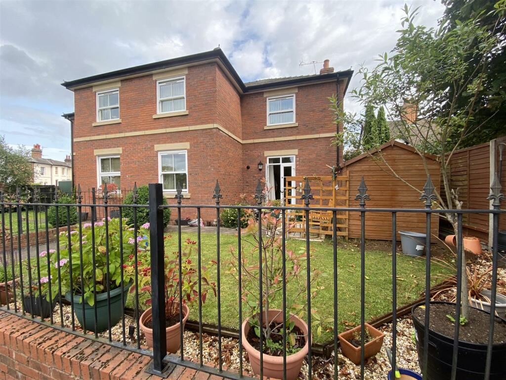 2 bedroom apartment for sale in Lower Howsell Road, Malvern, WR14