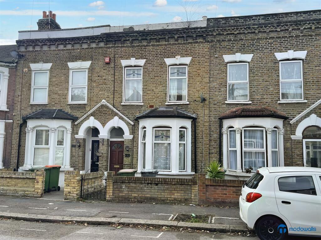 3 bedroom house for sale in Field Road, London, E7