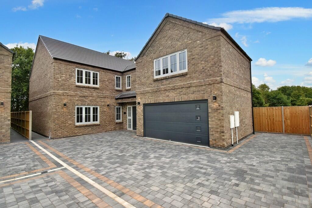 5 bedroom detached house for sale in Plot 8, 18 Moss Lane